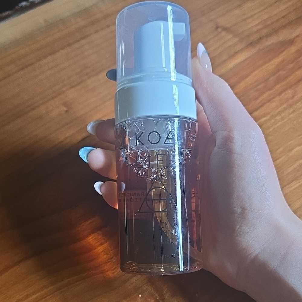 Foaming Cleanser with White Pump